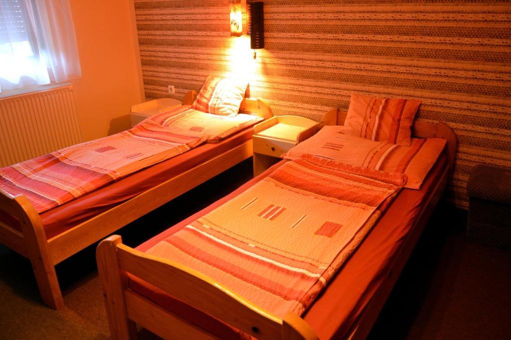 Bed and Breakfast Flamingo Vendeghaz Эгер Экстерьер фото